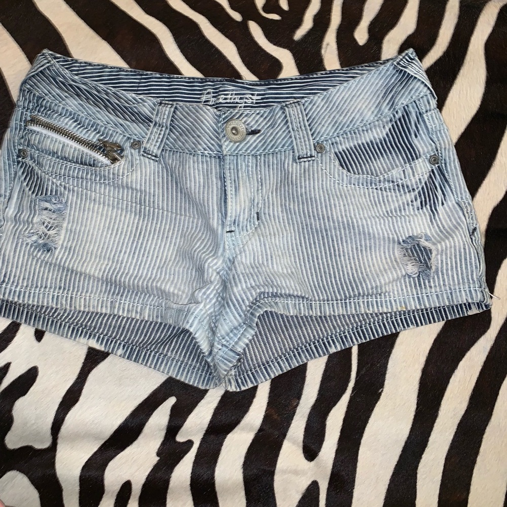 Stripped jeans shorts